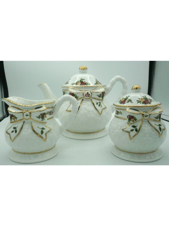 Royal Albert Other - Royal Albert Christmas Old Country Rose Basket Weave 5 piece Tea Set